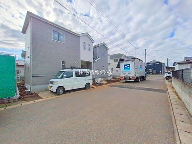 前面道路を含めた現地写真です。