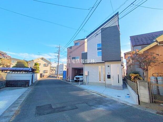 前面道路を含めた現地写真です。