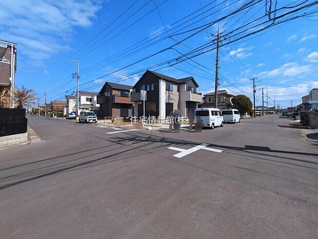 前面道路を含めた現地写真です。