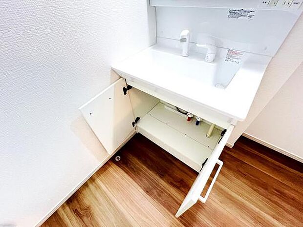 脱衣所は小さなお子様がいるご家庭にも重宝されます。