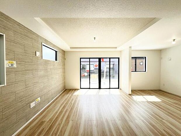 リビングダイニングになります。ご家族そろっての素敵な空間になりそうですね。