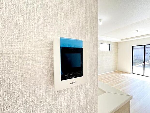 訪問者を確認できるTVモニター付きインターフォンです。