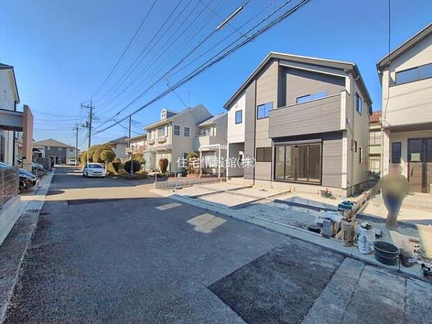 前面道路を含めた現地写真です。