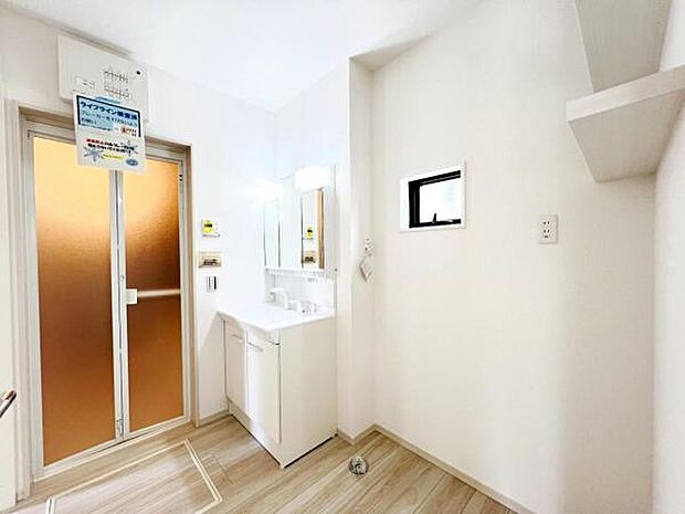 脱衣所は小さなお子様がいるご家庭にも重宝されます。