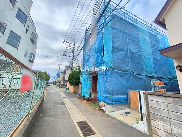 前面道路を含めた現地写真です。