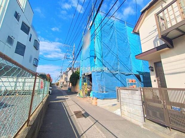 前面道路を含めた現地写真です。