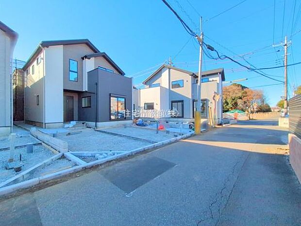 前面道路を含めた現地写真です。