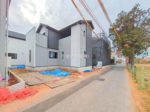 前面道路を含めた現地写真です。