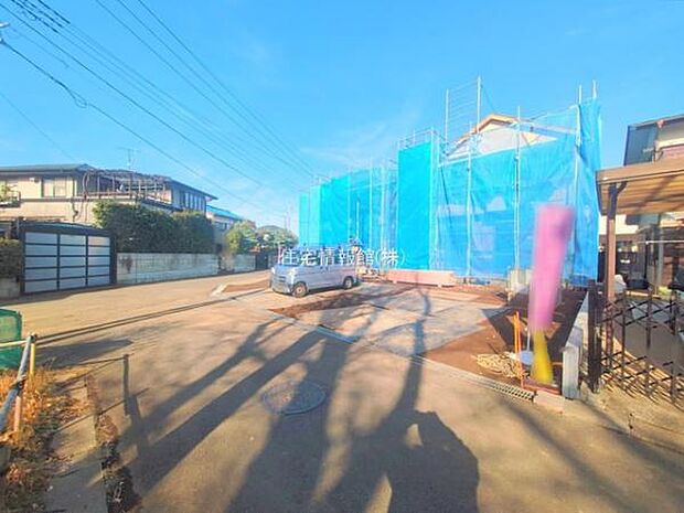 前面道路を含めた現地写真です。