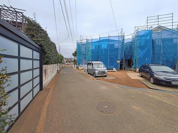 前面道路を含めた現地写真です。