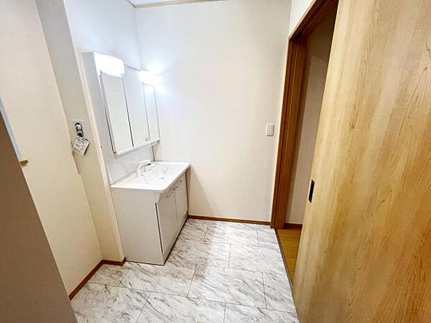 お天気を気にせずお洗濯ができ、室内干し可能です。