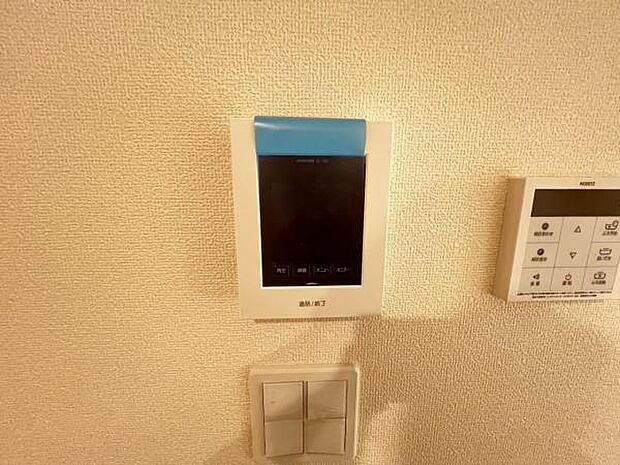 訪問者を確認できるTVモニター付きインターフォンです。