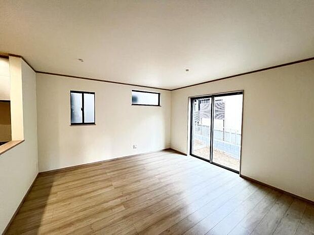 家族団らんの場所としてゆったりと居心地の良いリビングです。