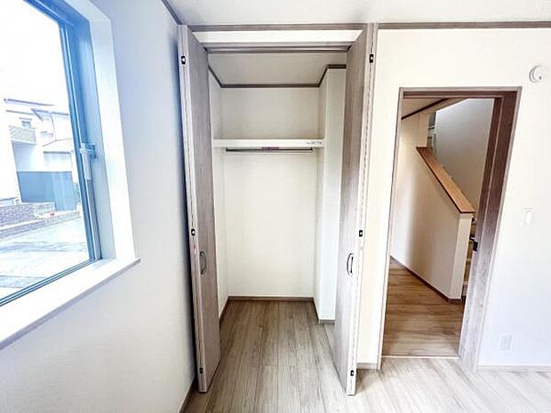 いつでもお部屋をスッキリお使い頂ける収納スペースを設置。