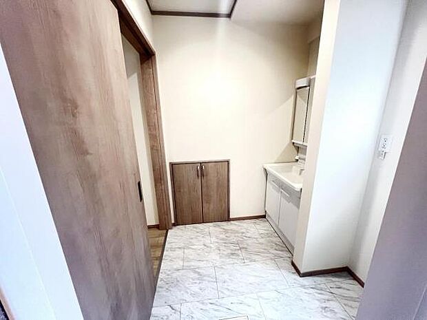 脱衣所は小さなお子様がいるご家庭にも重宝されます。