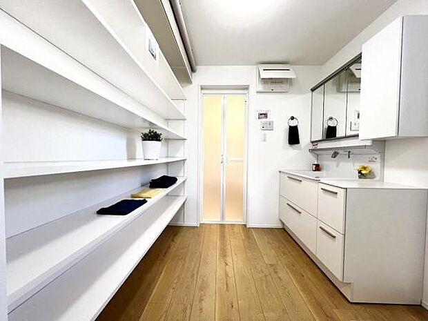 脱衣所は小さなお子様がいるご家庭にも重宝されます。