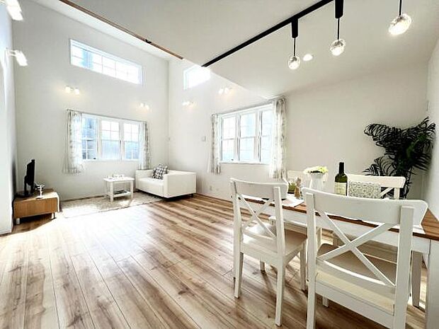 家族団らんの場所としてゆったりと居心地の良いリビングです。