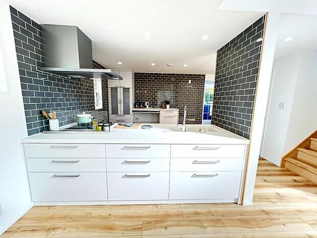 ご家族の温かい時間を演出するダイニングスペースです。