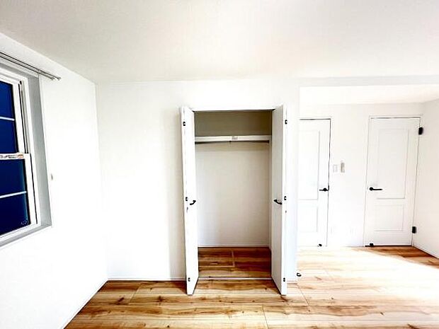 いつでもお部屋をスッキリお使い頂ける収納スペースを設置。