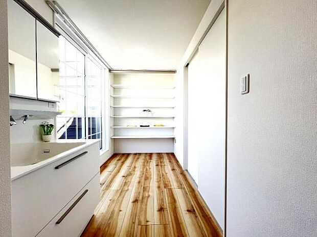 脱衣所は小さなお子様がいるご家庭にも重宝されます。