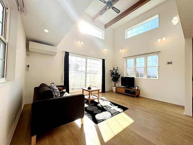 リビングダイニングになります。ご家族そろっての素敵な空間になりそうですね。