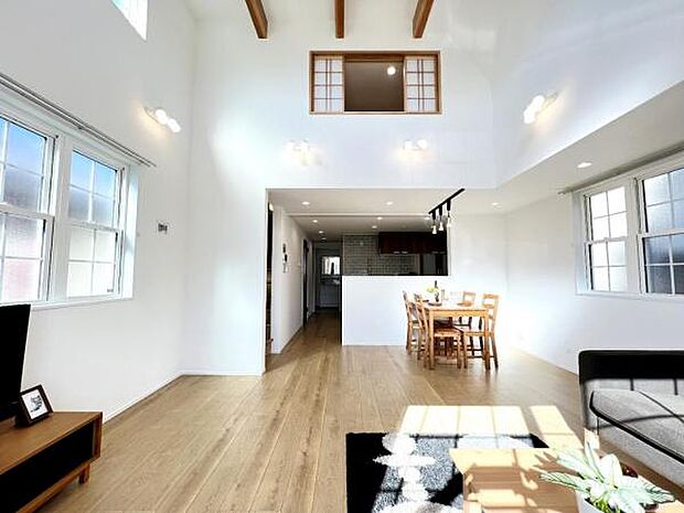 ご家族の温かい時間を演出するダイニングスペースです。