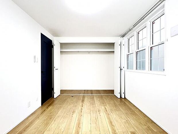 いつでもお部屋をスッキリお使い頂ける収納スペースを設置。