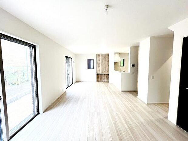 リビングダイニングになります。ご家族そろっての素敵な空間になりそうですね。