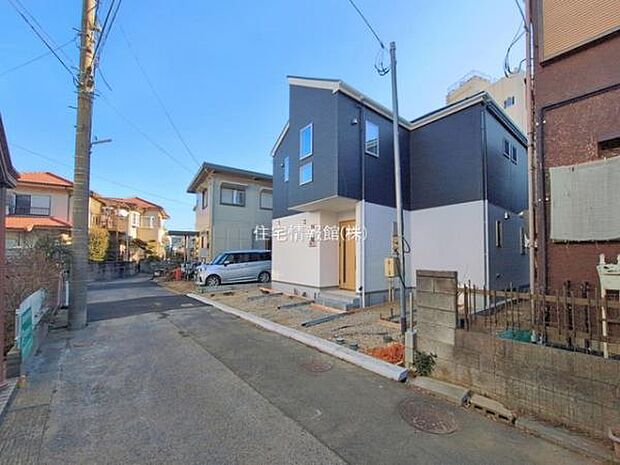 前面道路を含めた現地写真です。