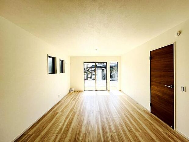 リビングダイニングになります。ご家族そろっての素敵な空間になりそうですね。