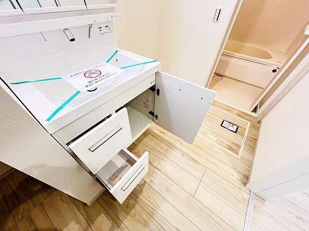 脱衣所は小さなお子様がいるご家庭にも重宝されます。