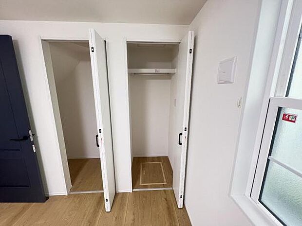 いつでもお部屋をスッキリお使い頂ける収納スペースを設置。