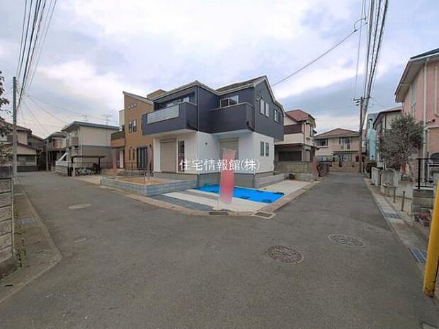 前面道路を含めた現地写真です。