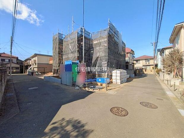 前面道路を含めた現地写真です。