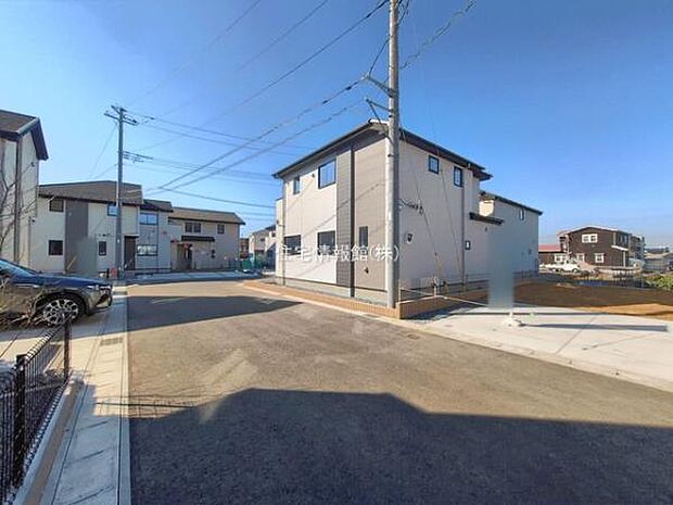 前面道路を含めた現地写真です。