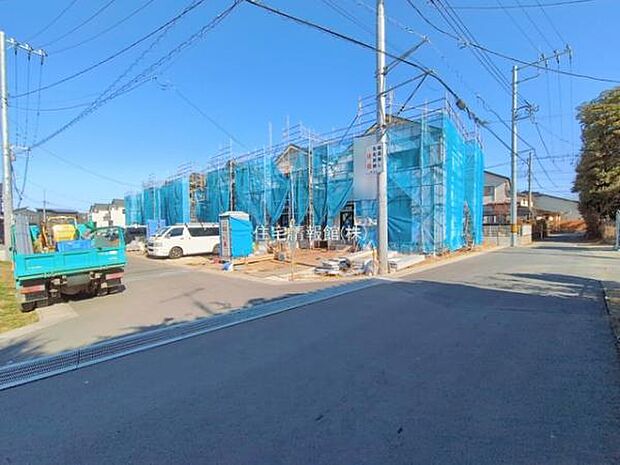 前面道路を含めた現地写真です。