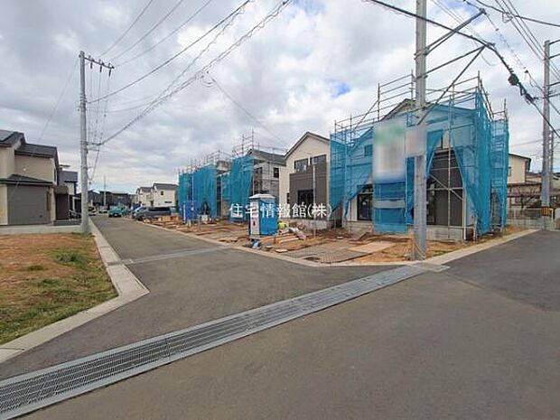 前面道路を含めた現地写真です。