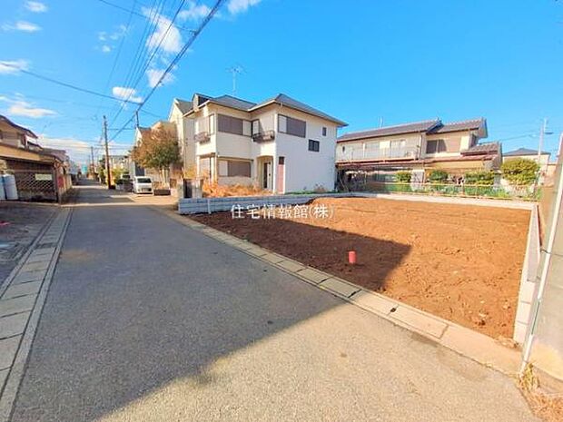 前面道路を含めた現地写真です。