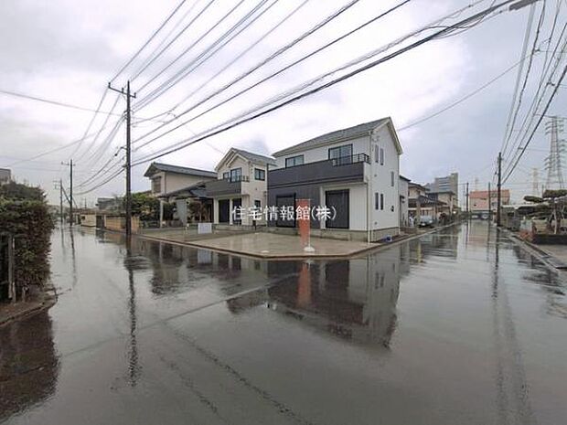 前面道路を含めた現地写真です。