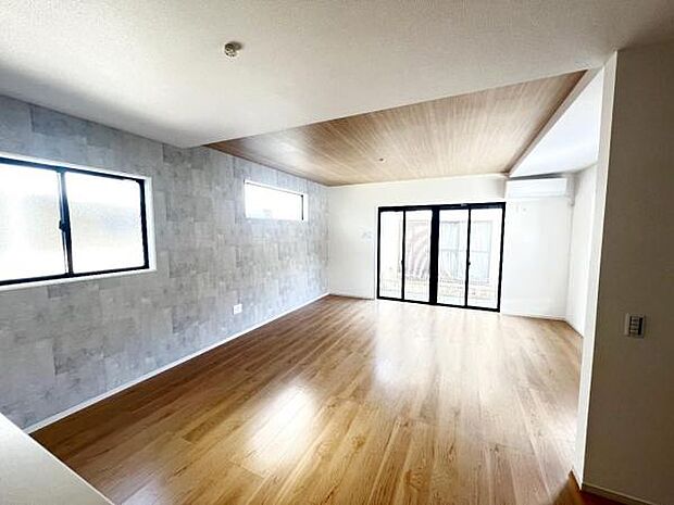 家族団らんの場所としてゆったりと居心地の良いリビングです。