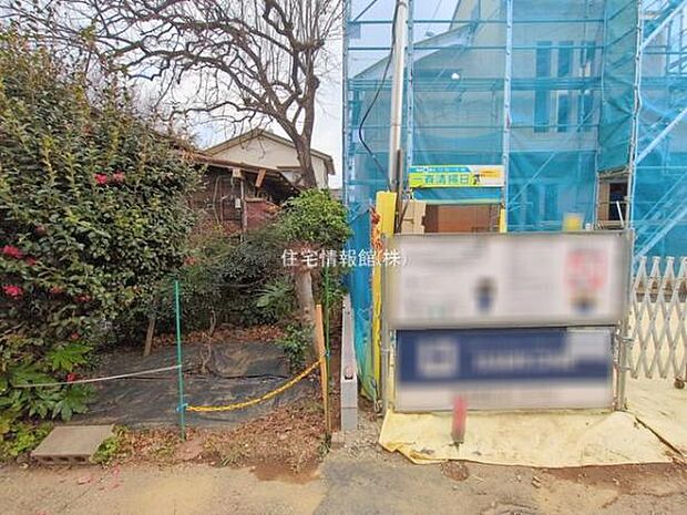 前面道路を含めた現地写真です。