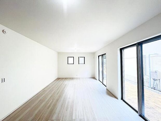 リビングダイニングになります。ご家族そろっての素敵な空間になりそうですね。