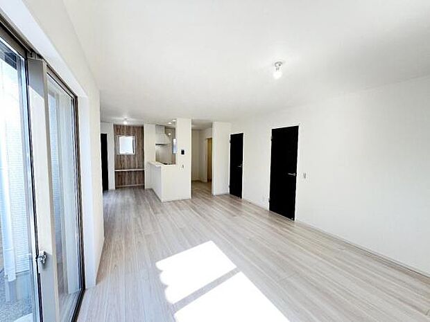 リビングダイニングになります。ご家族そろっての素敵な空間になりそうですね。