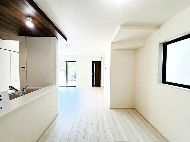 リビングダイニングになります。ご家族そろっての素敵な空間になりそうですね。