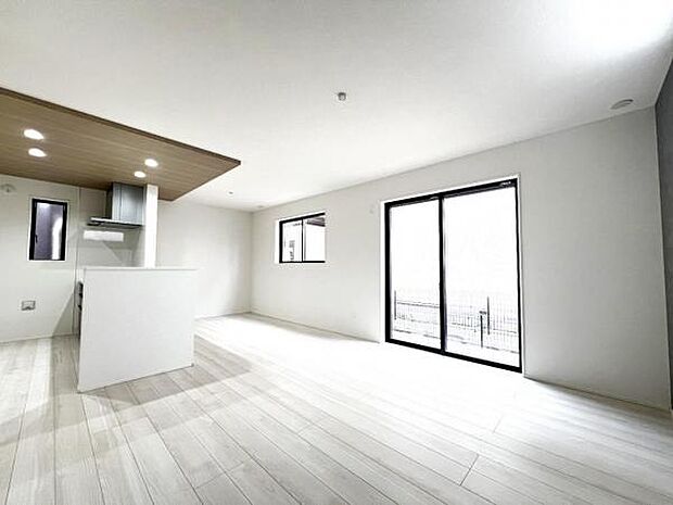 家族団らんの場所としてゆったりと居心地の良いリビングです。