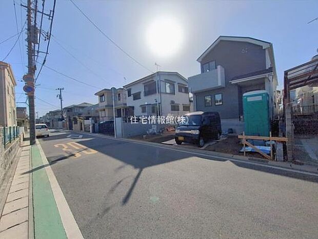 前面道路を含めた現地写真です。