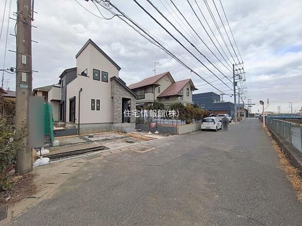 前面道路を含めた現地写真です。