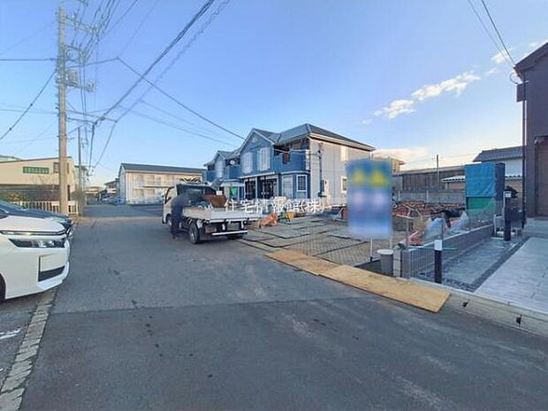 前面道路を含めた現地写真です。