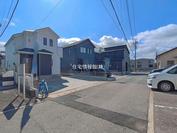 前面道路を含めた現地写真です。