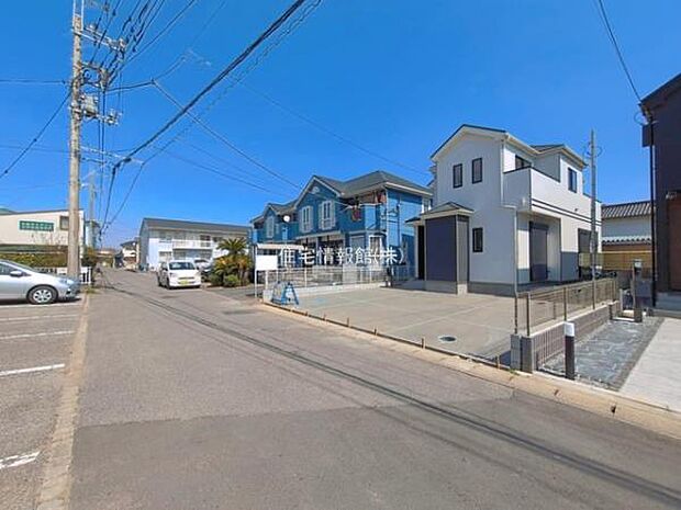 前面道路を含めた現地写真です。